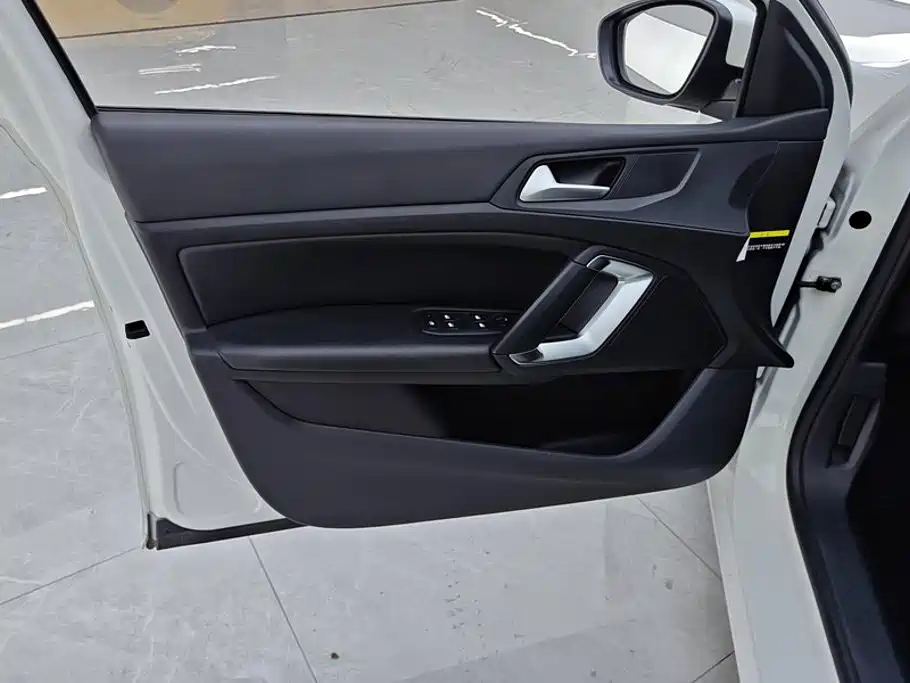 Peugeot 408 — миниатюра 7