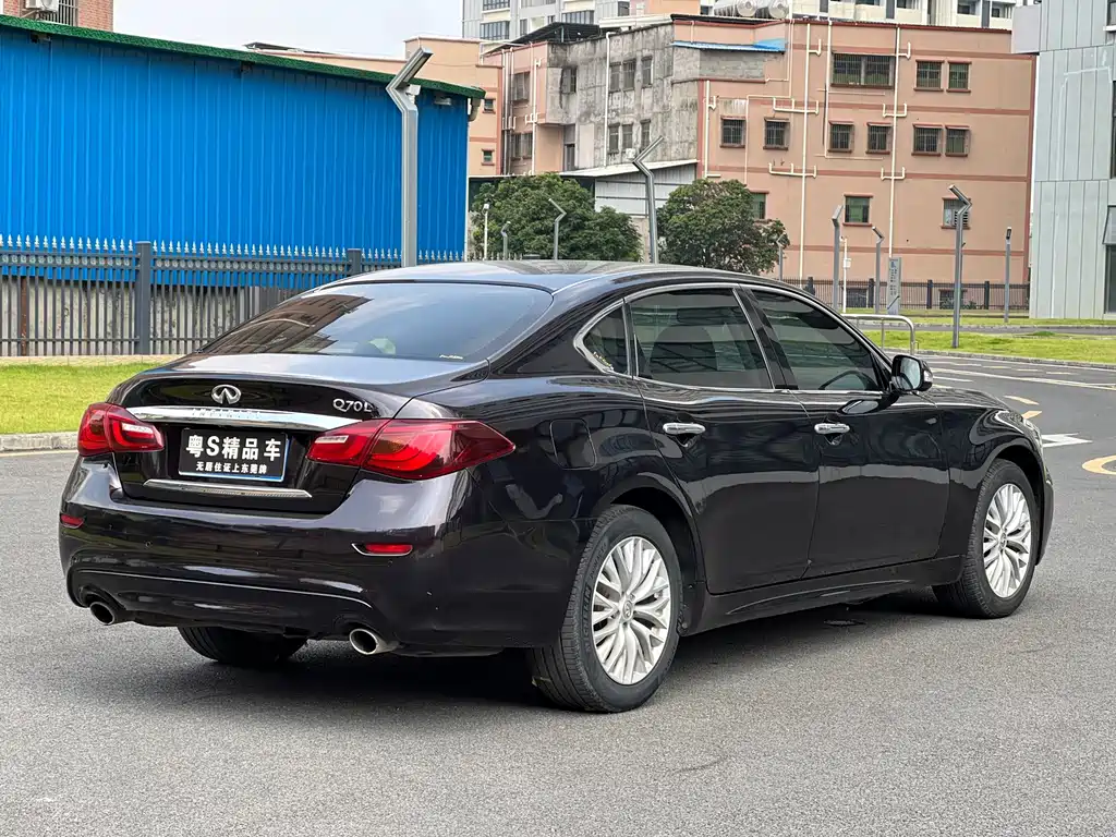 Infiniti Q70 — миниатюра 6