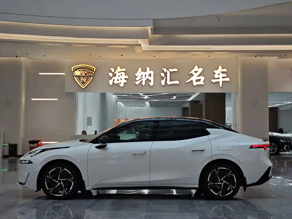 Lynk & Co 07 EM-P 2024 EM-P 126 Halo