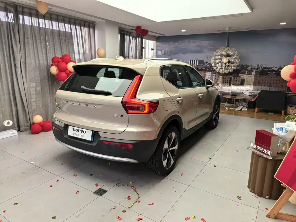 VOLVO XC40