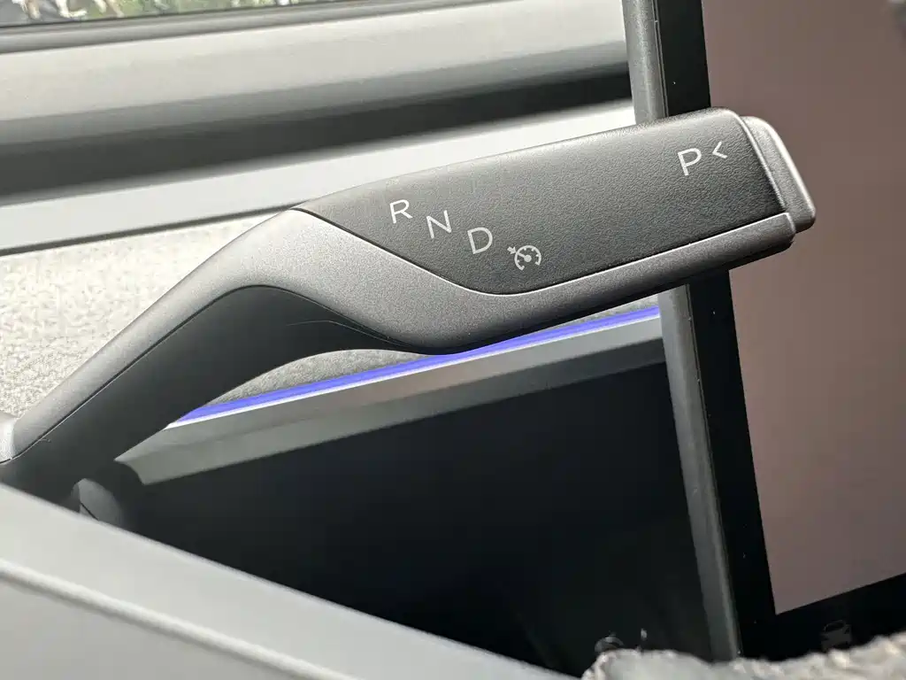 Tesla Model Y — миниатюра 11