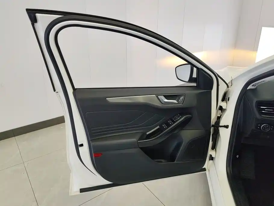 Ford Focus — миниатюра 7