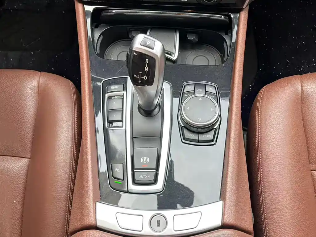 BMW 5 Series GT — миниатюра 13
