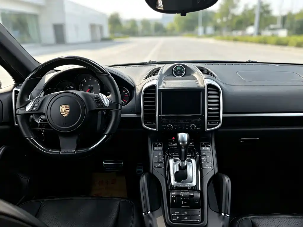 Porsche Cayenne — миниатюра 3