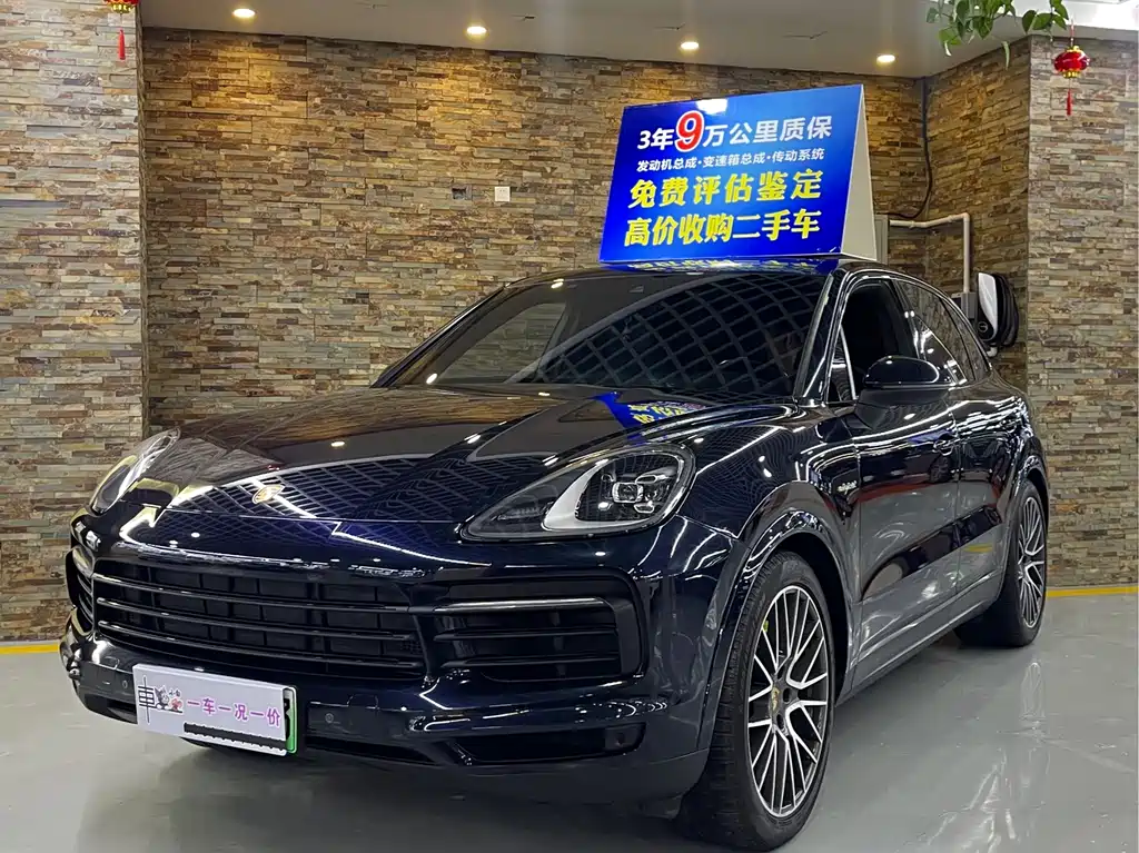 Porsche Cayenne Hybrid 2021