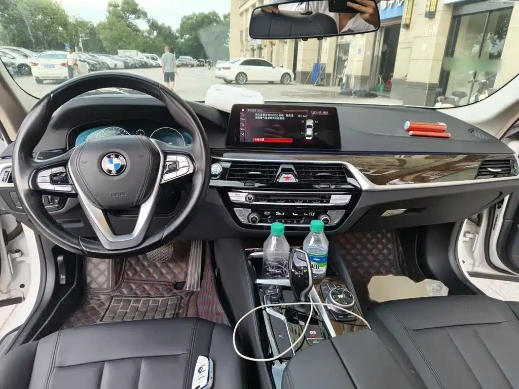 BMW 5 Series — миниатюра 13