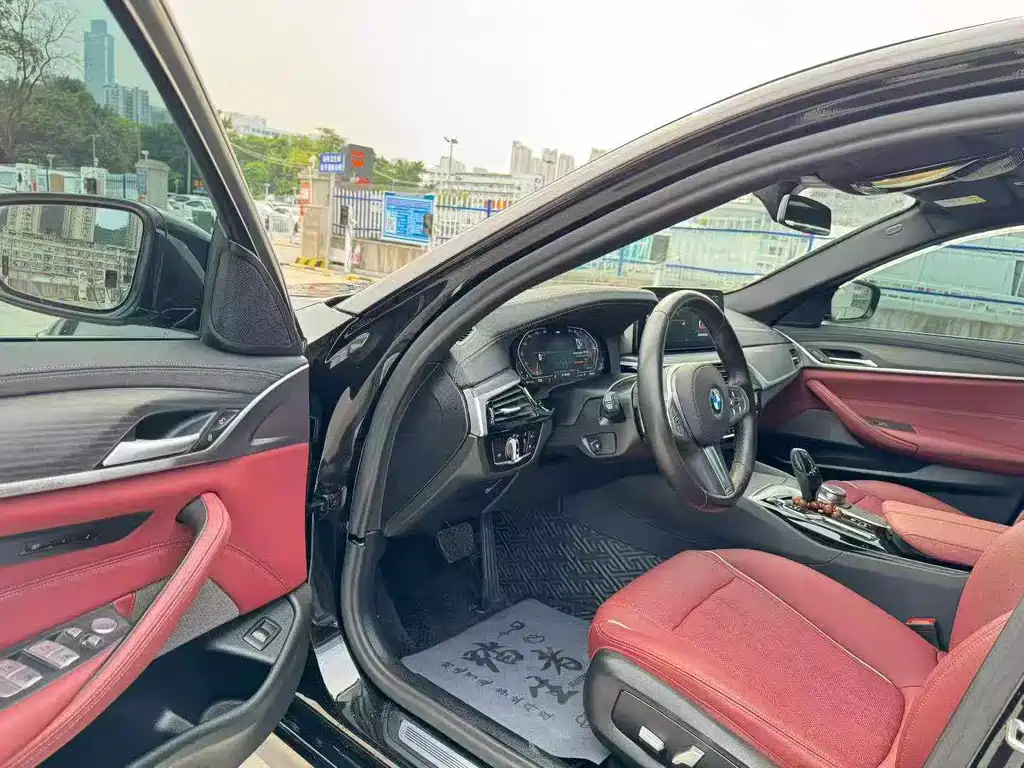 BMW 5 Series — миниатюра 13