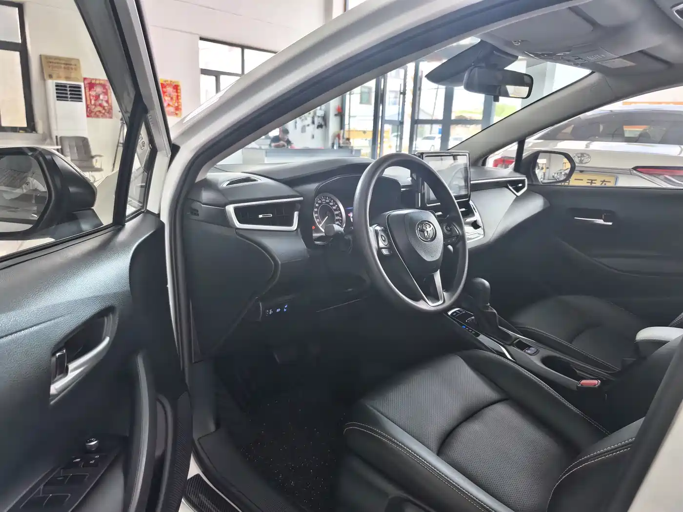 Toyota Corolla 2023 Белый из Китая, фото 2