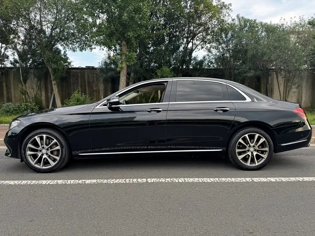 Mercedes-Benz E-Class — миниатюра 3