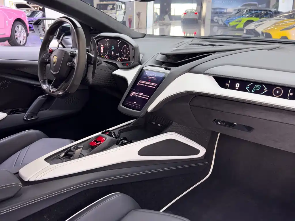 Lamborghini Revuelto — миниатюра 23