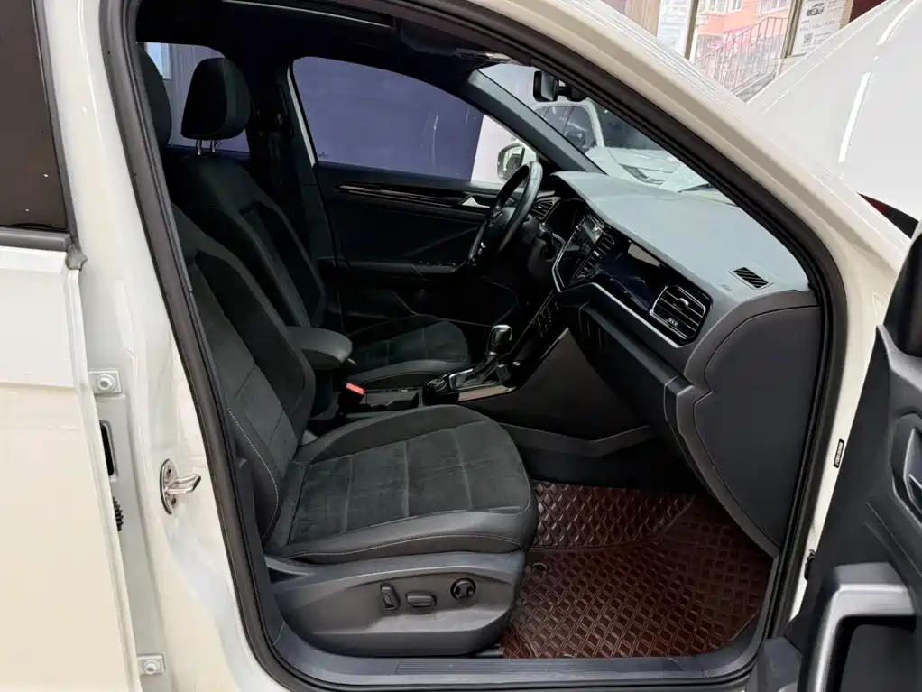 Volkswagen T-Roc — миниатюра 21