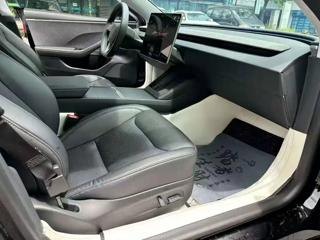 Tesla Model 3 — миниатюра 6