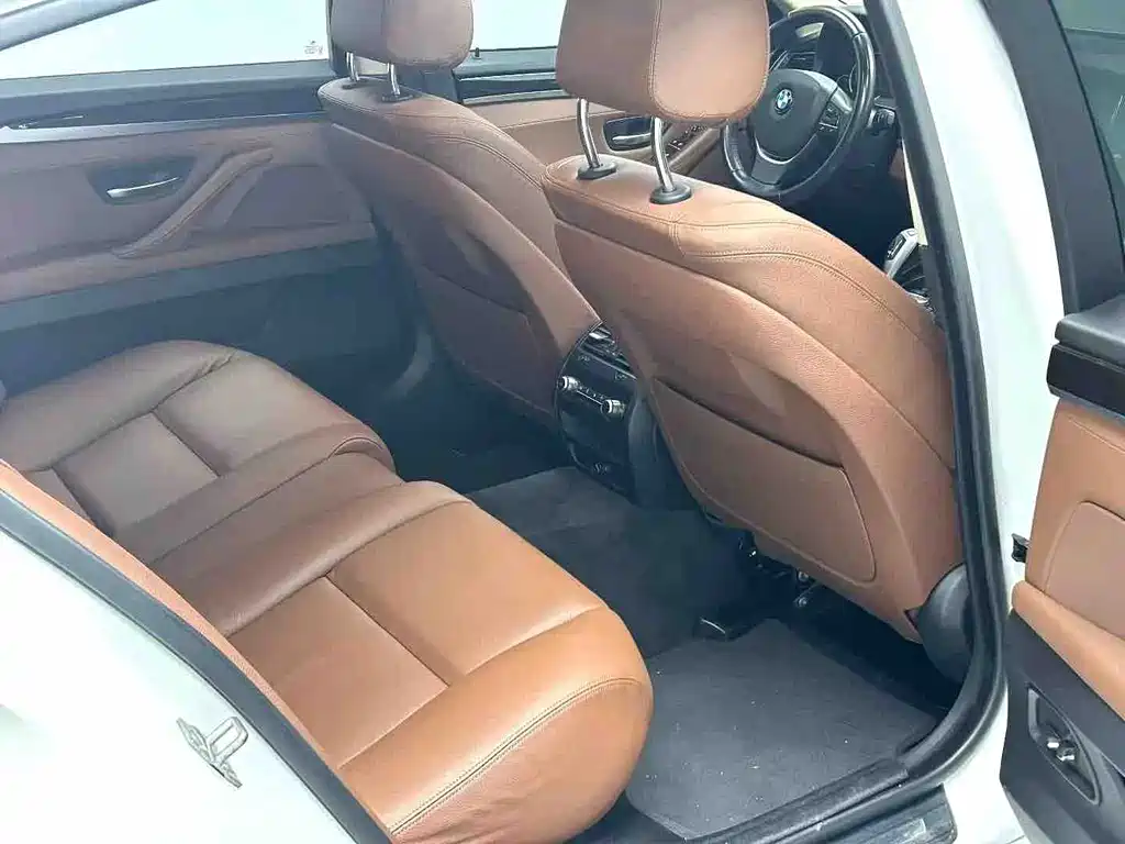 BMW 5 Series — миниатюра 4