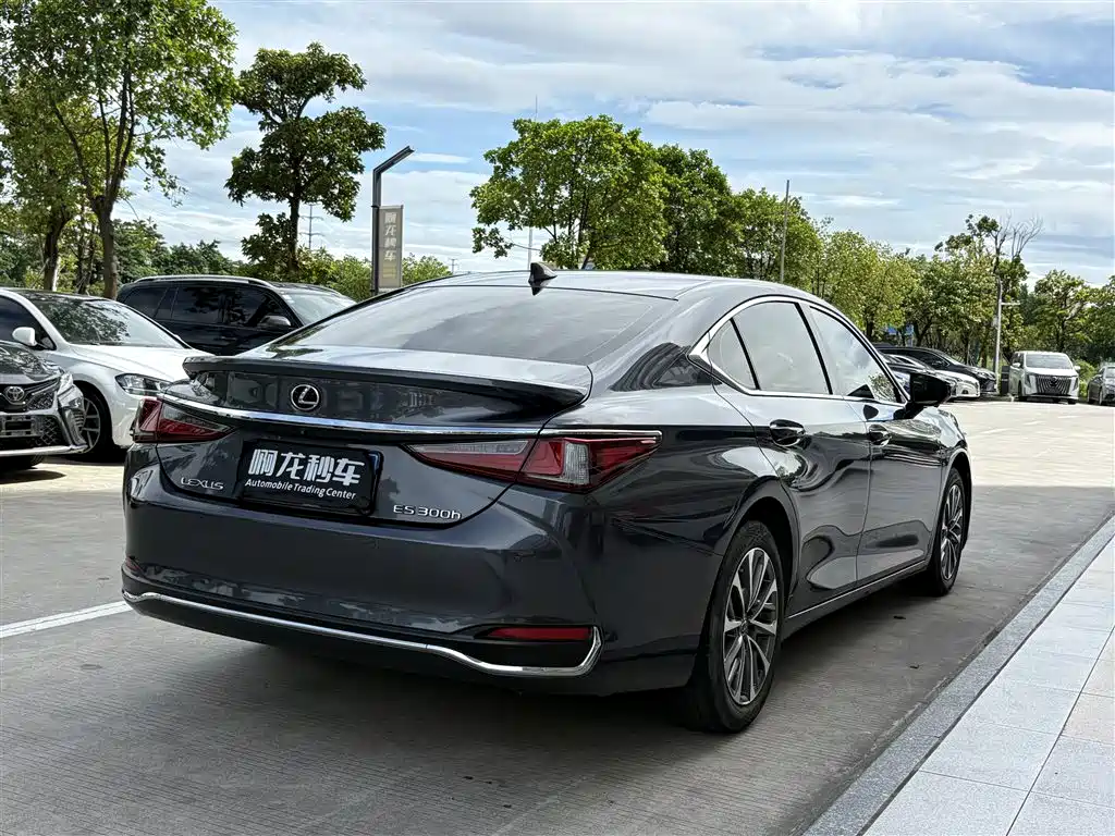 Lexus ES — миниатюра 9