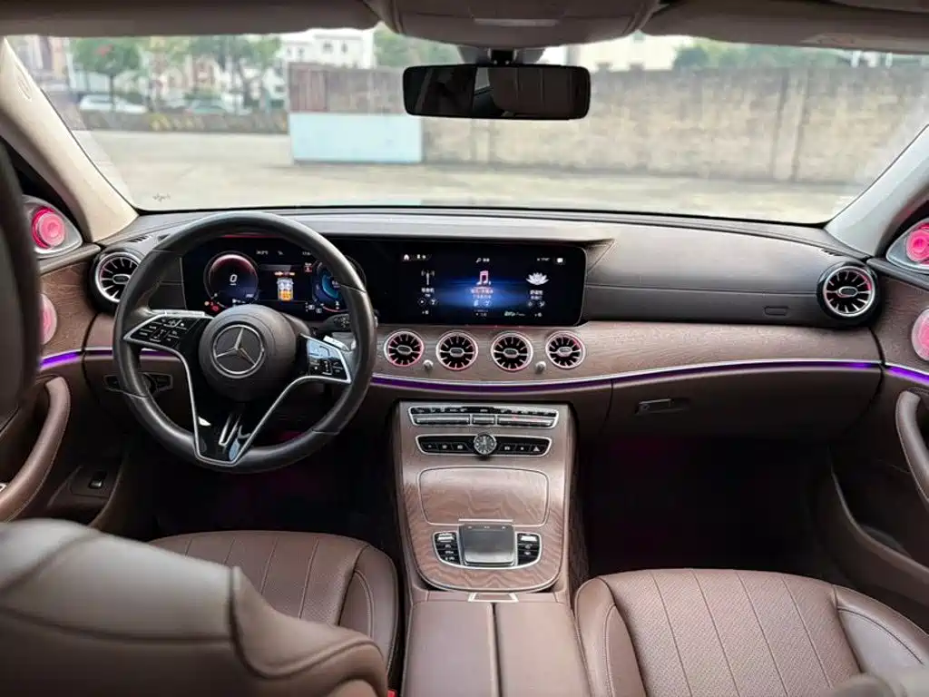 Mercedes-Benz E-Class — миниатюра 9