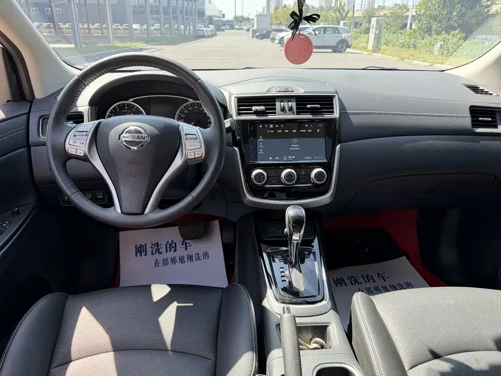 Nissan Tiida — миниатюра 8