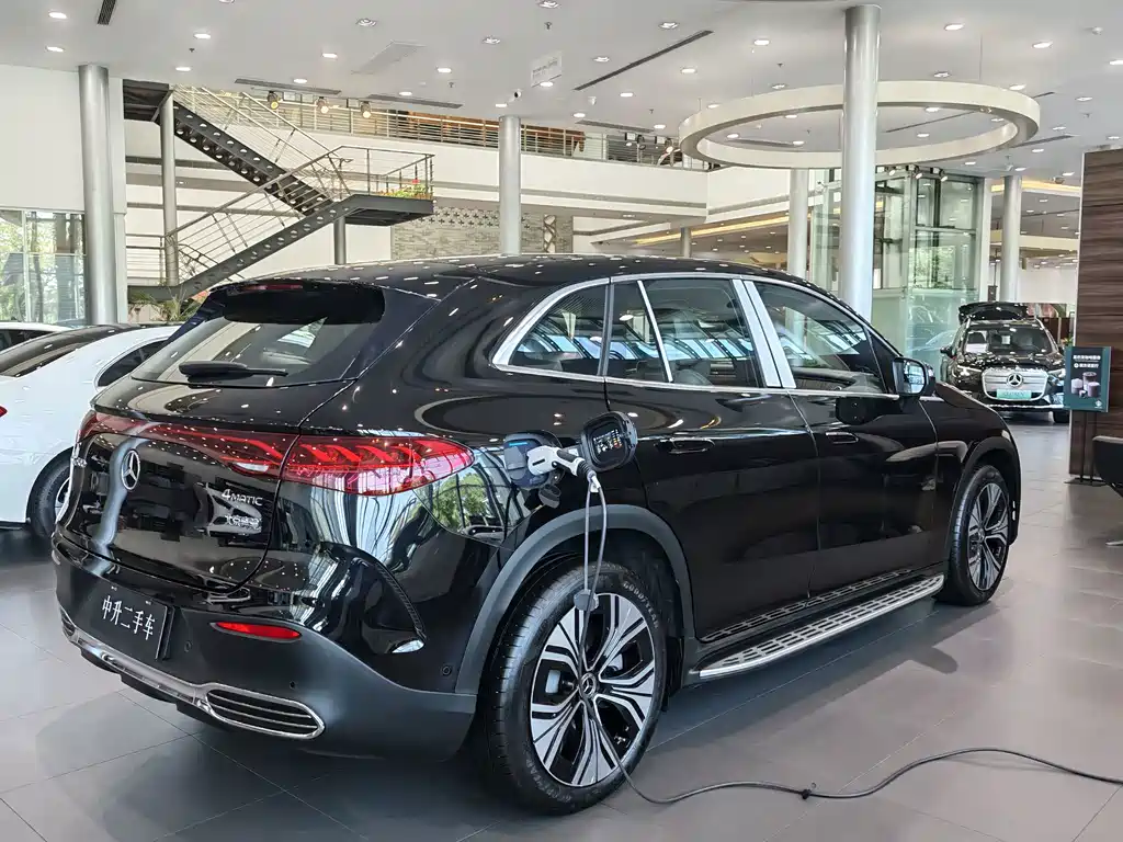 Mercedes-Benz EQE SUV — миниатюра 4
