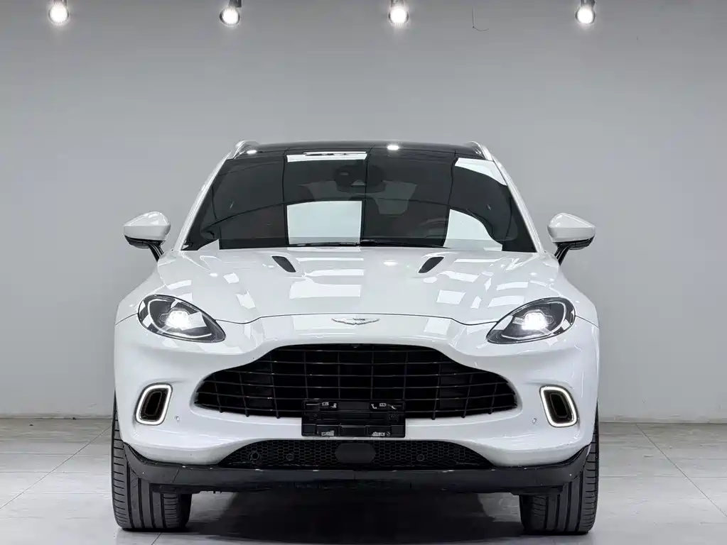 Aston Martin DBX 2021