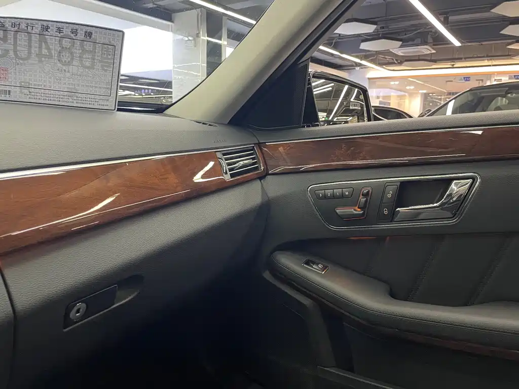 Mercedes-Benz E-Class — миниатюра 20