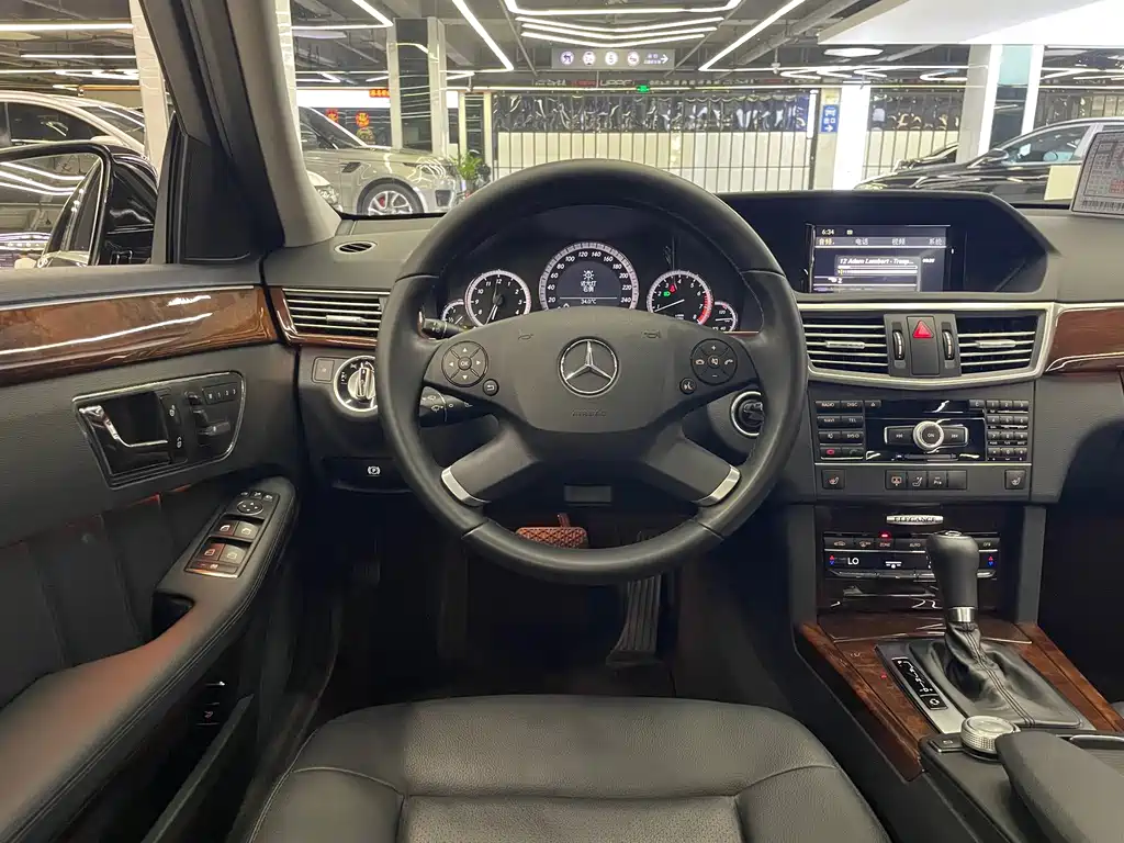 Mercedes-Benz E-Class — миниатюра 12