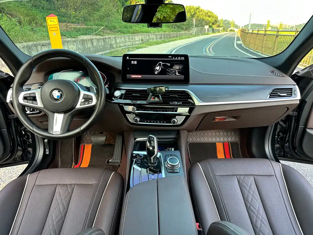BMW 5 Series — миниатюра 10