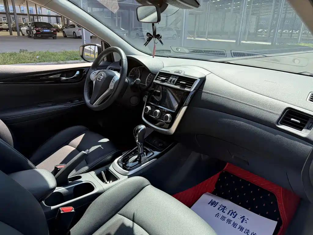 Nissan Tiida — миниатюра 7