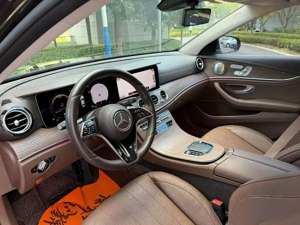 Mercedes-Benz E-Class — миниатюра 4