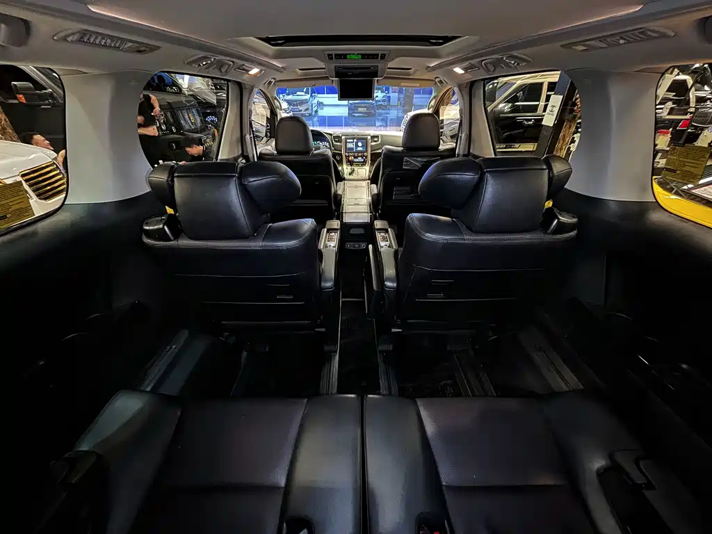 Toyota Alphard — миниатюра 19