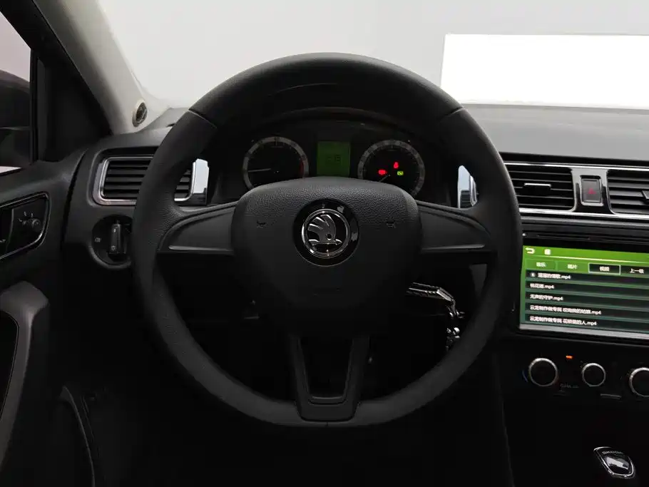 Skoda Rapid — миниатюра 15