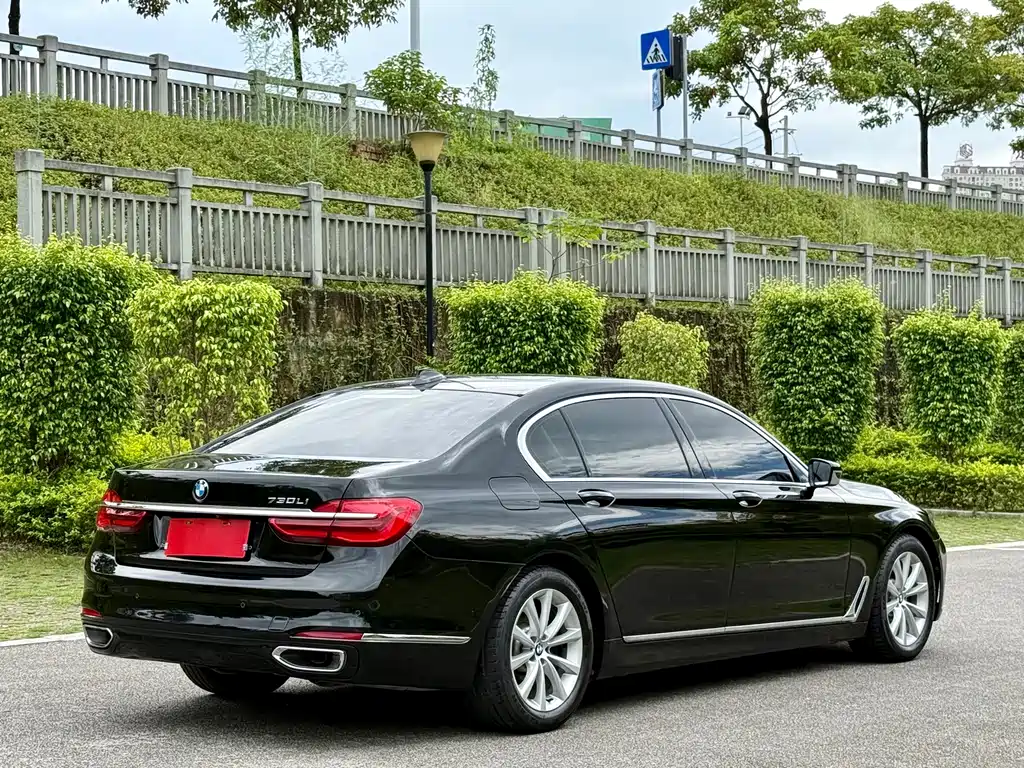 BMW 7 Series — миниатюра 5