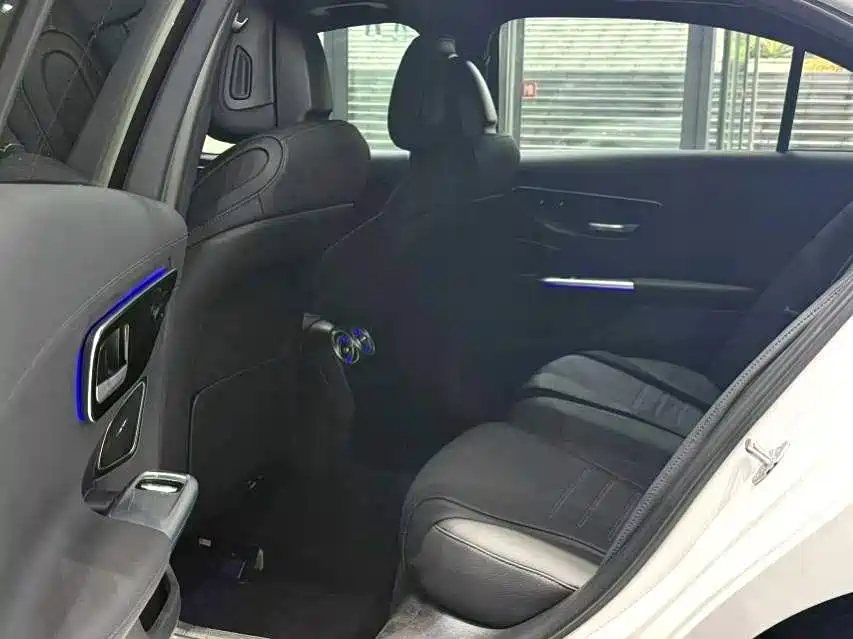 Mercedes-Benz C-Class — миниатюра 8