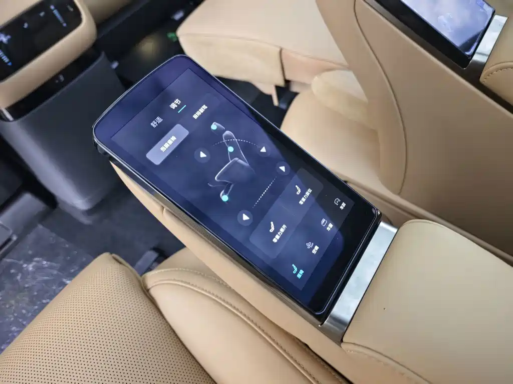 Hongqi Hongqi HQ9 PHEV — миниатюра 15