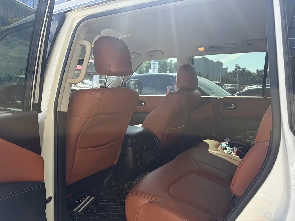 Nissan Patrol — миниатюра 6
