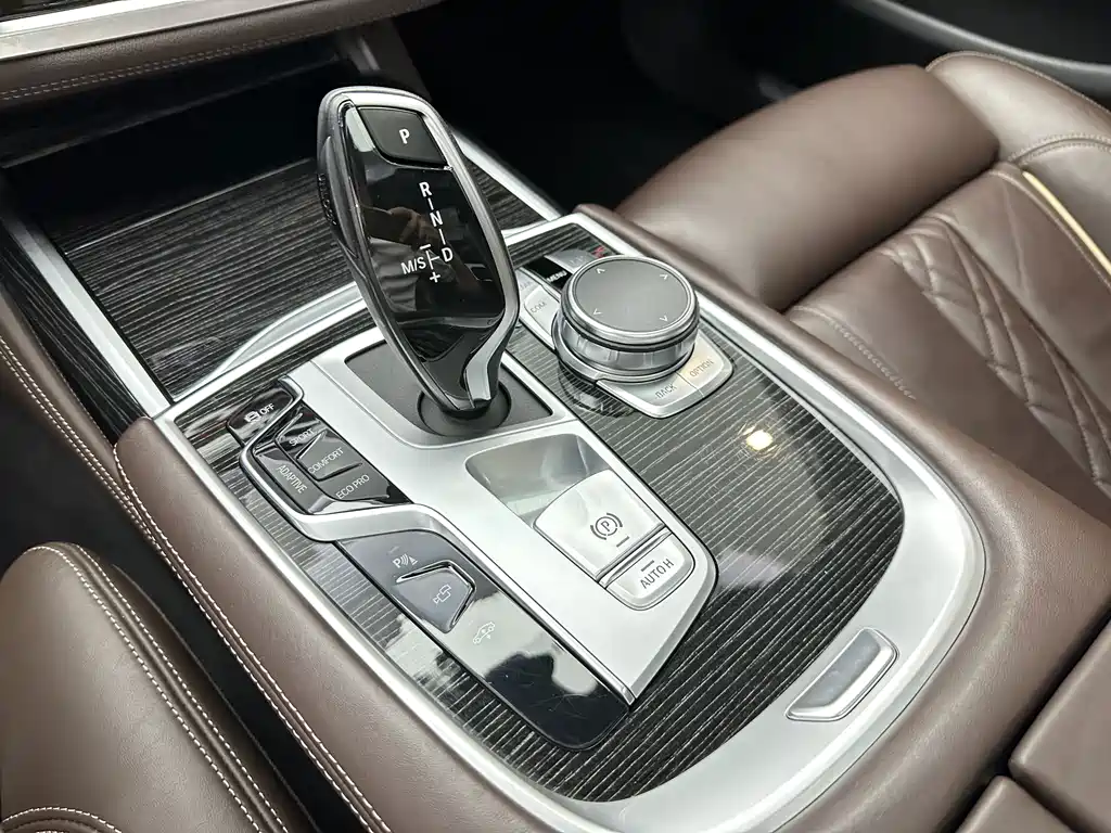 BMW 7 Series — миниатюра 18