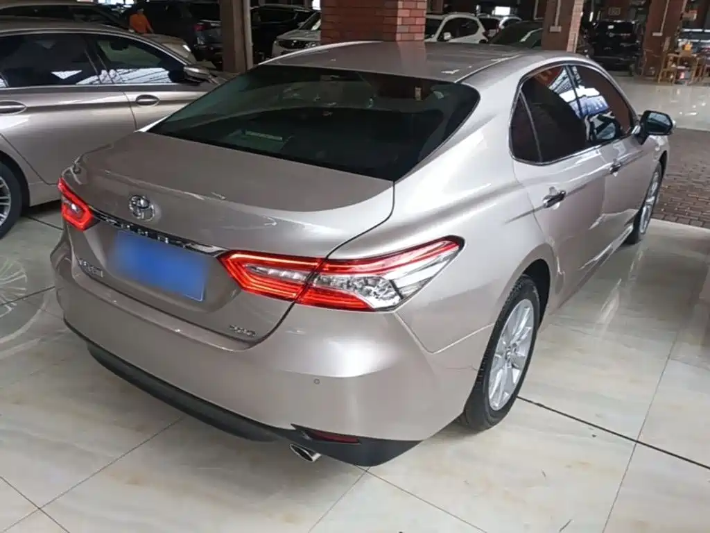 Toyota Camry — миниатюра 7