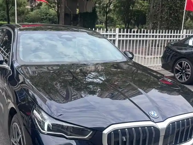 BMW i5