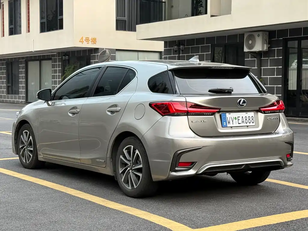 Lexus CT — миниатюра 16