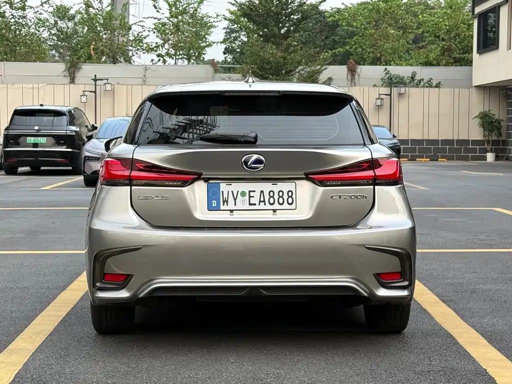 Lexus CT — миниатюра 17