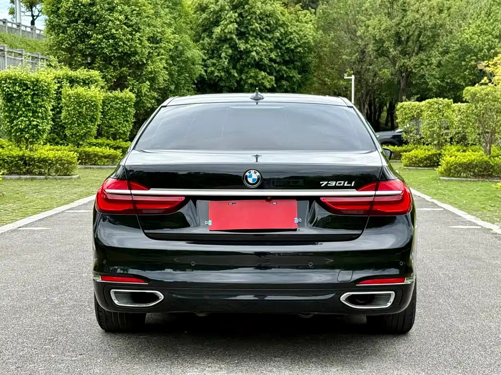 BMW 7 Series — миниатюра 6