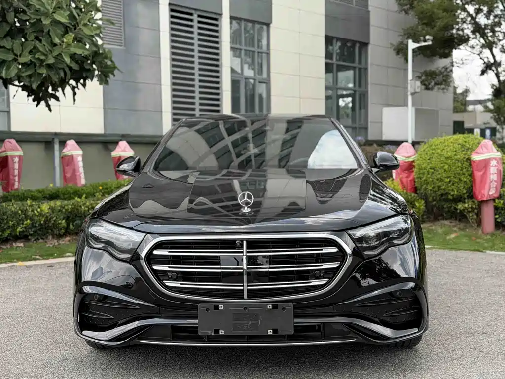Mercedes-Benz E-Class — миниатюра 2