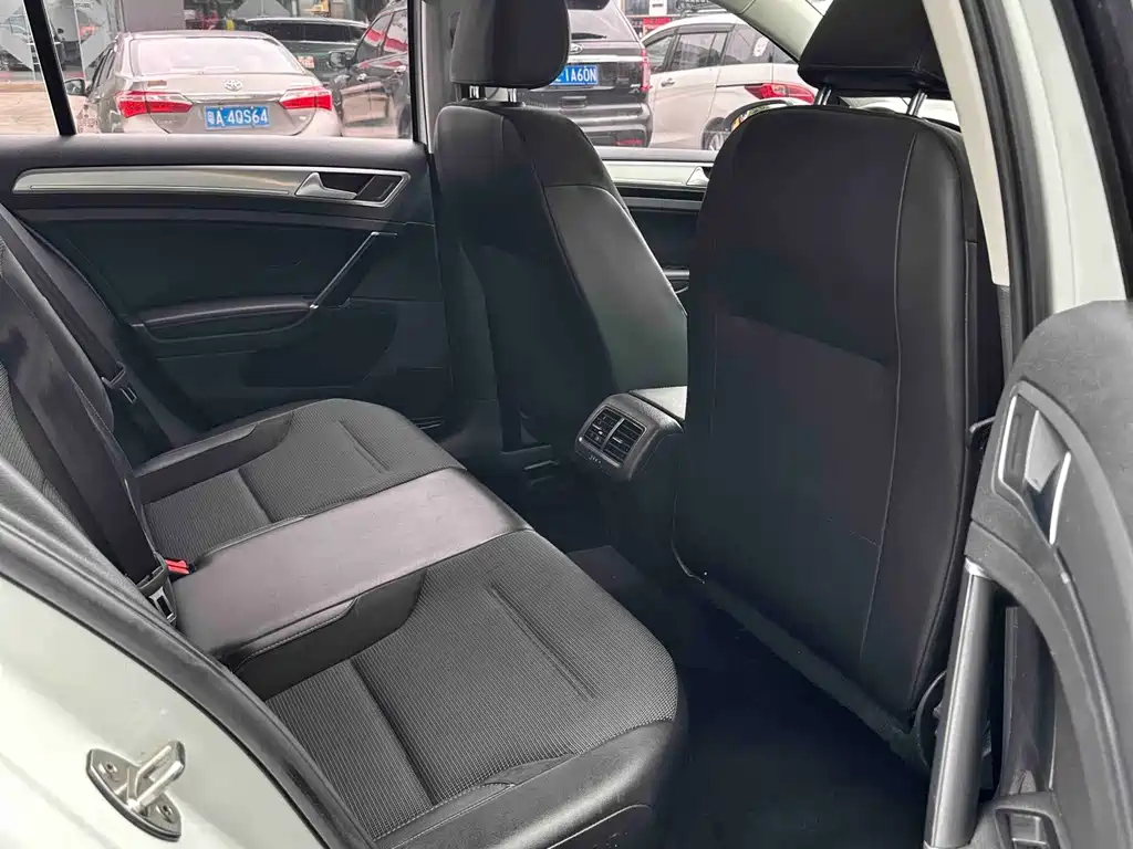 Volkswagen Golf — миниатюра 15