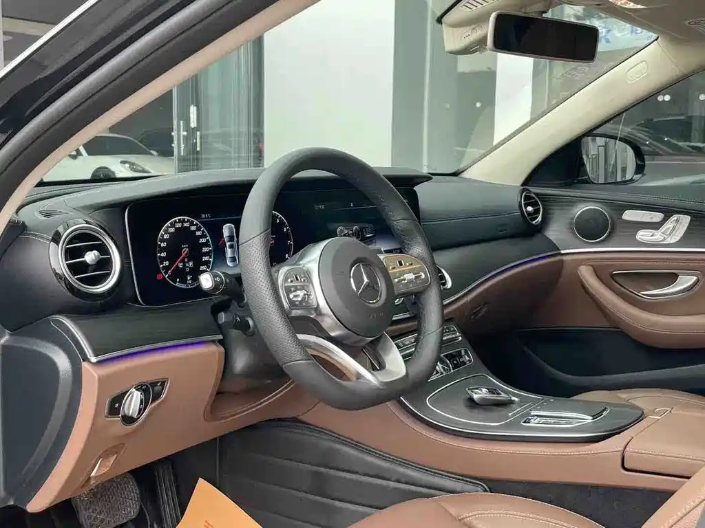 Mercedes-Benz E-Class — миниатюра 3