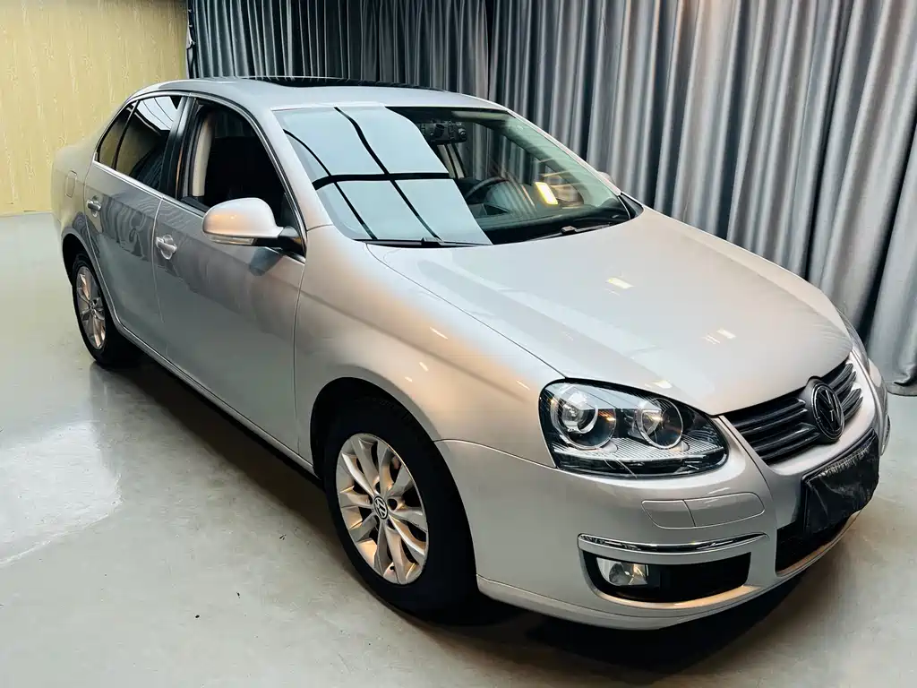 Volkswagen Sagitar 2011 1.6L MT