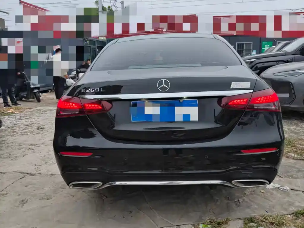 Mercedes-Benz E-Class — миниатюра 9