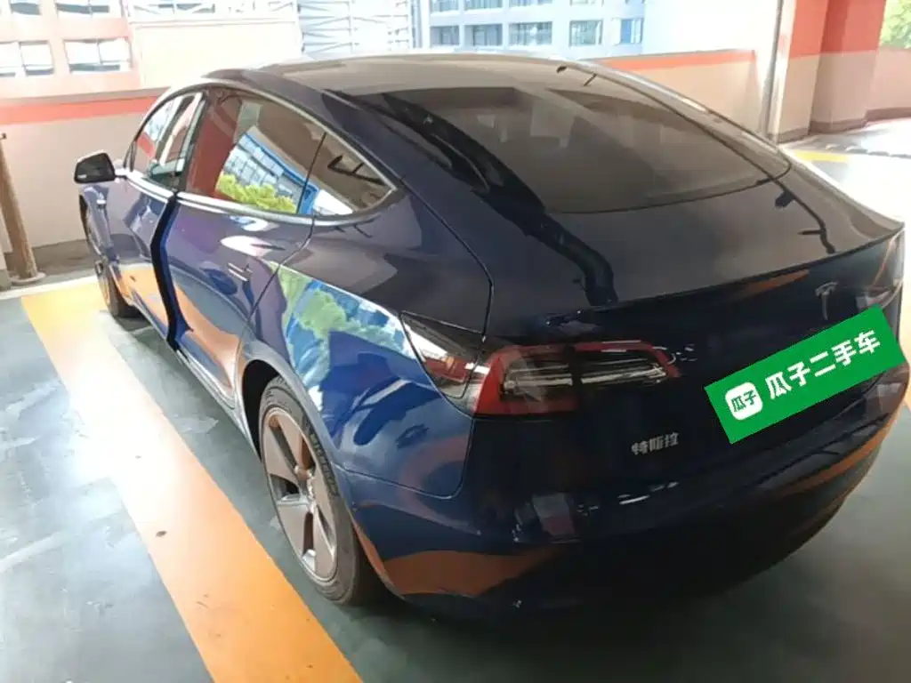 Tesla Model 3 — миниатюра 5