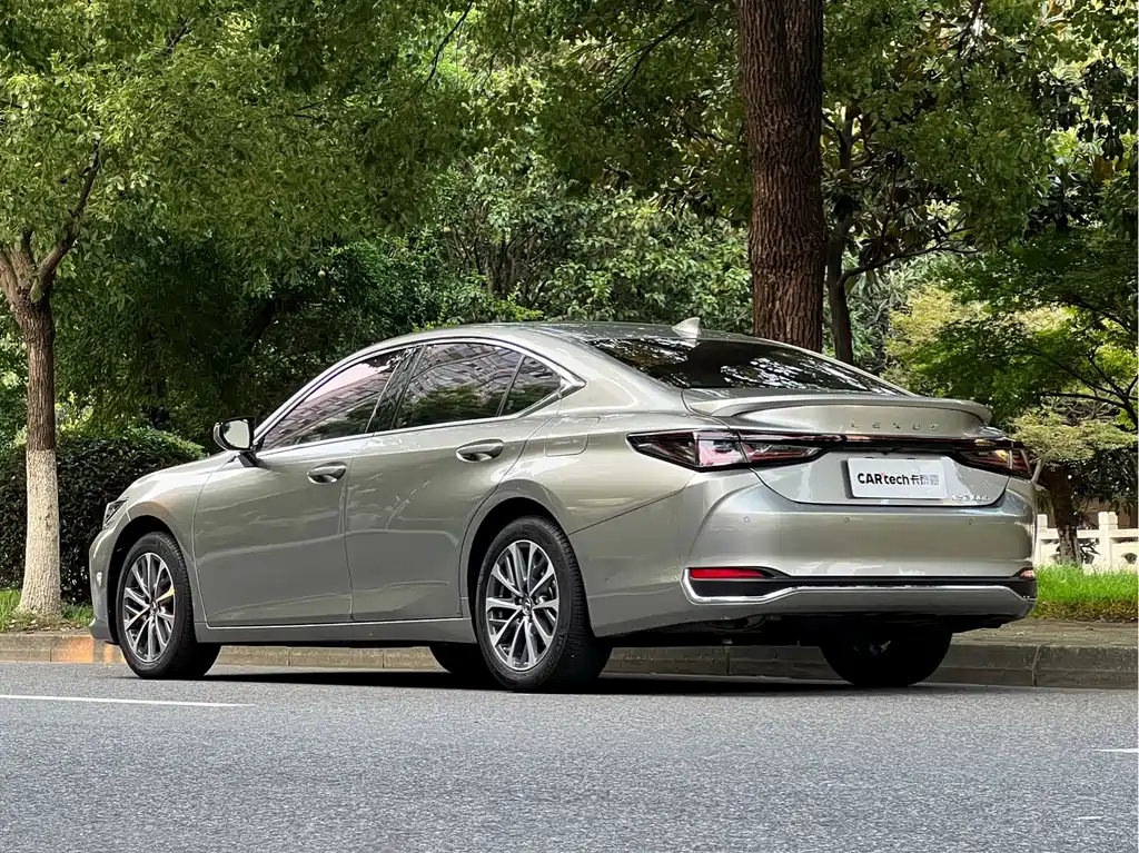 Lexus ES — миниатюра 6