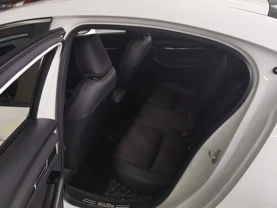 Mazda 3 Axela — миниатюра 11