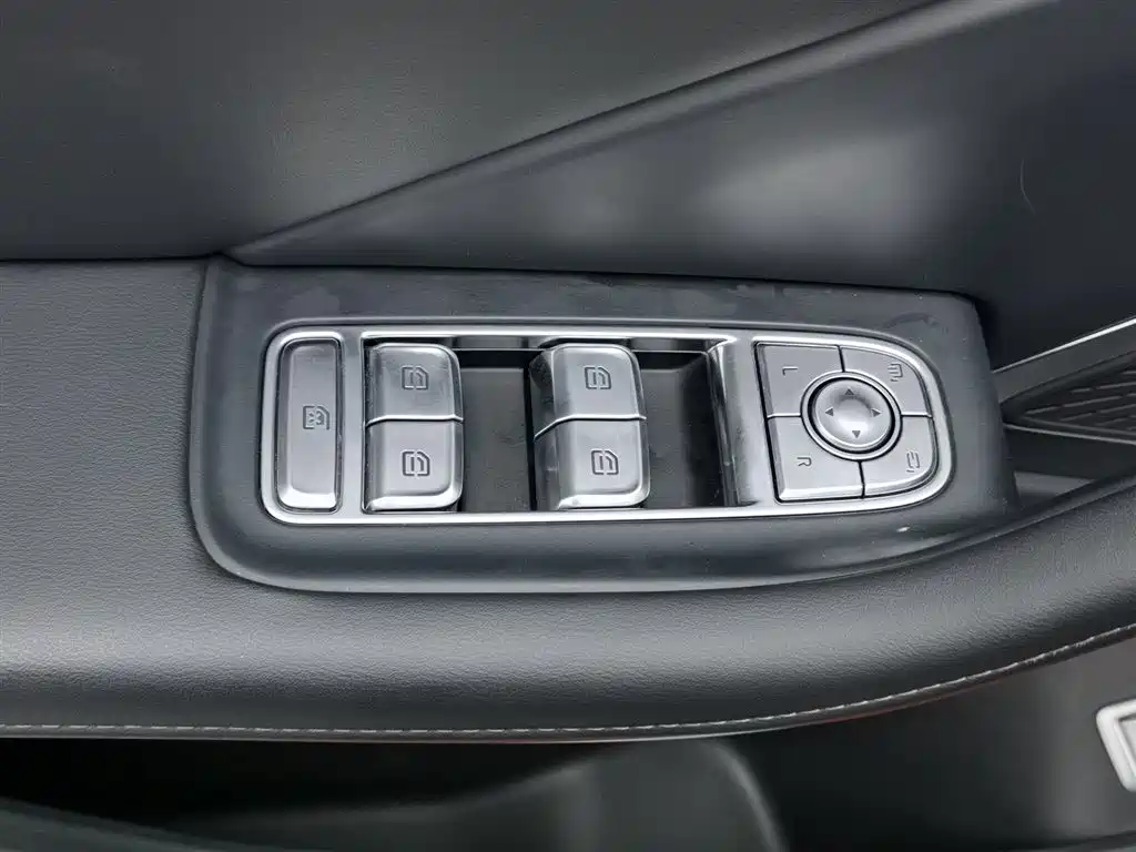 Hongqi HS7 PHEV 2025 2.0T PHEV 200 6 мест