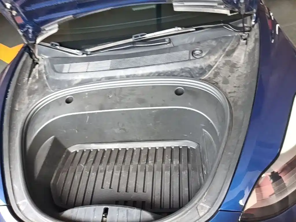 Tesla Model 3 — миниатюра 20