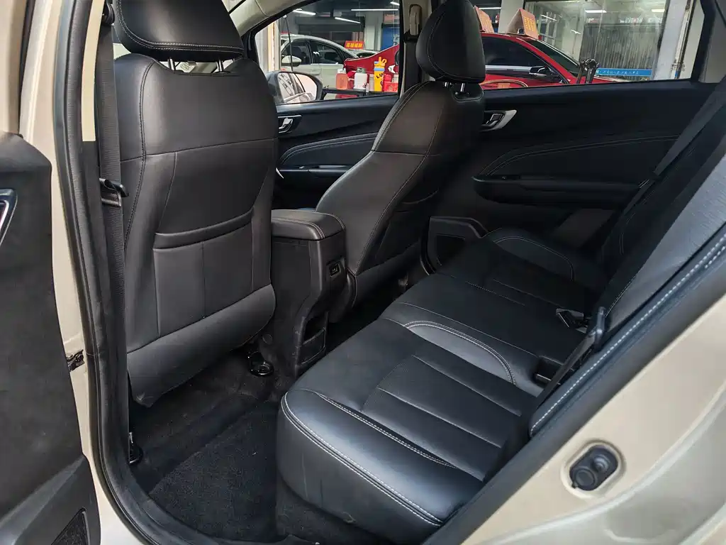 Geely Vision X3 — миниатюра 5